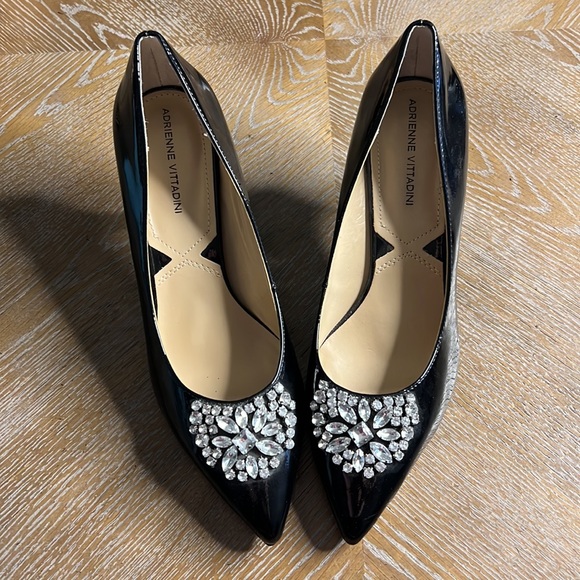 ADRIENNE VITTADINI Black Patent Leather Pumps Shoes Jewel Front 9 - Picture 1 of 9